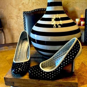Beautiful Black and white Jessica Simpson heels size 7.5